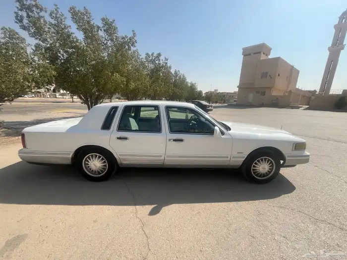 لنكولن تاون كار موديل 1996 6