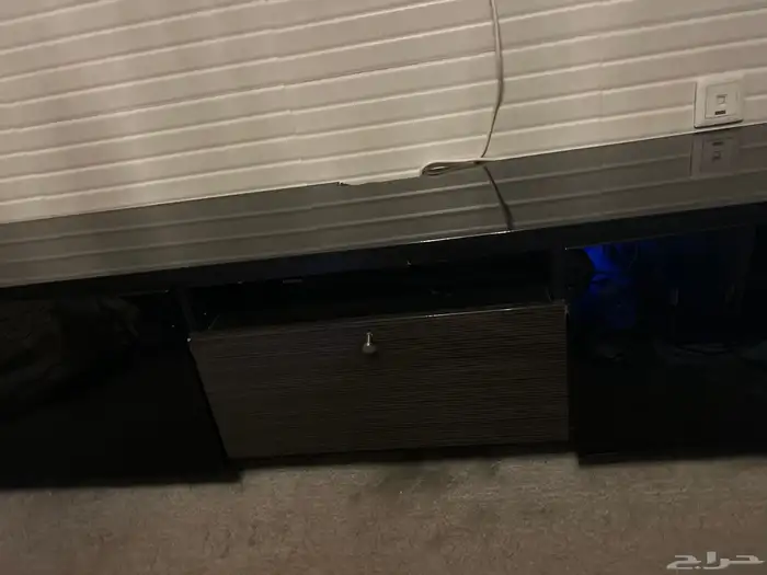 اثاث سرير ينفتح يصير نفرين مع المرتبه وطاولة تلفاز ودولاب 0