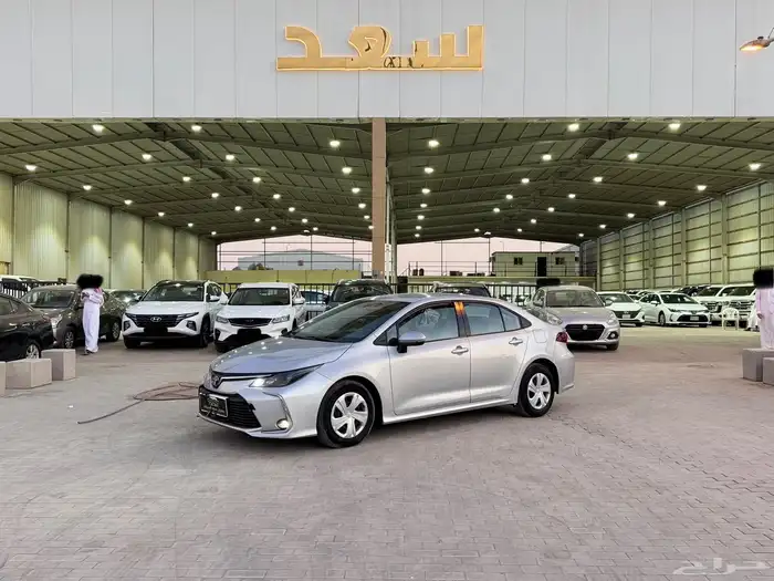 تويوتا كورولا 2023 فضي 1.5 0