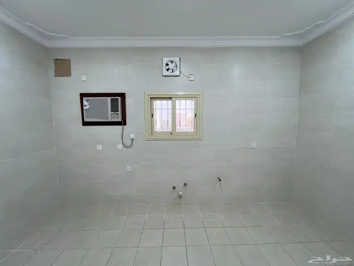 شقة 3 غرف جديدة للايجار حي شوران مكيفات راكبة 11