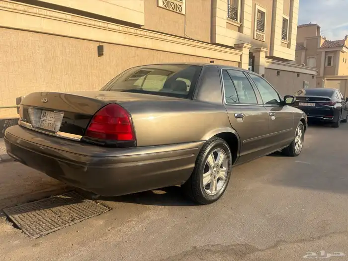 كراون فكتوريا P71 2006 ماشي 89 4