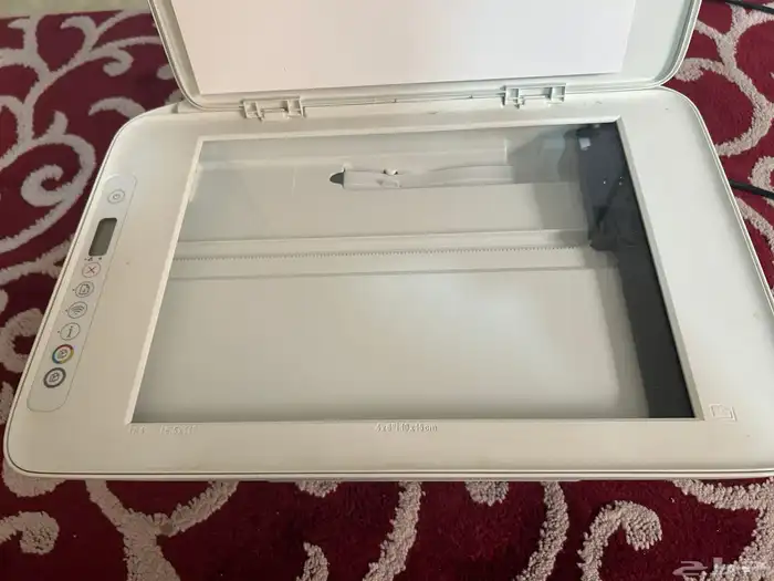 طابعة HP سليمه لكن ماتسحب الورق بس ممكن مشكلها بسيطه 0