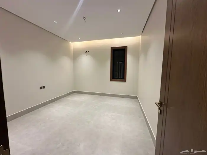 شقه ارضيه للبيع حي الاخضر من 6 غرف وصاله وحوش وسيع 6