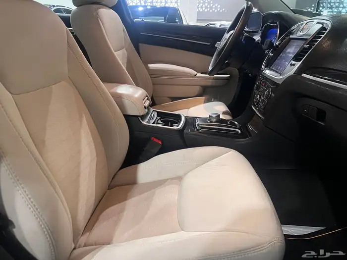 كرايزلر 2016 V6 ( بحالة ممتازة ) 7