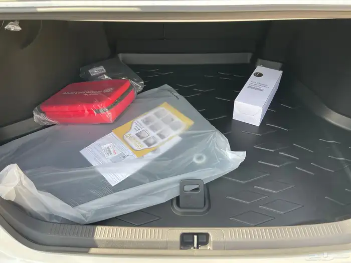 تويوتا- كامري-2025- استاندر-E- اصفار- بنزين-صادر لوحات 40