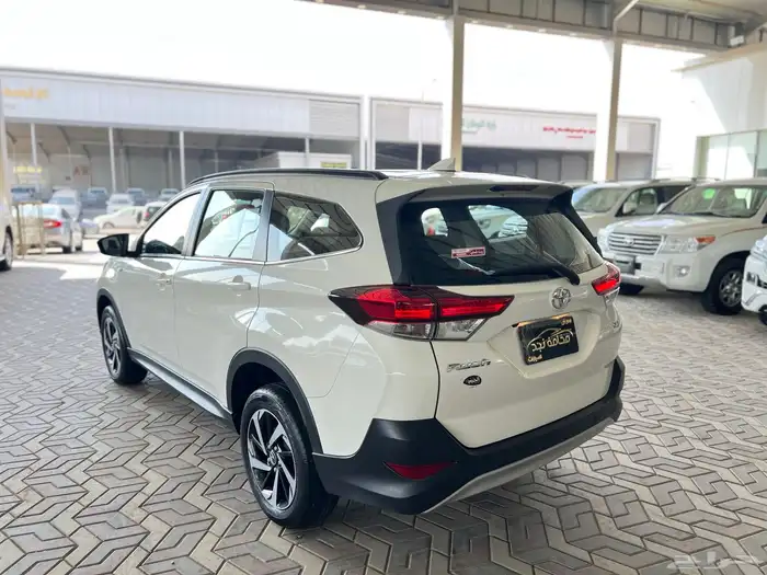 تويوتا راش 2023 فل كامل سعودي ماشي 20 الف 5