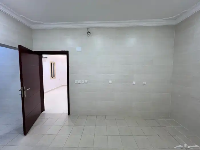 شقة 3 غرف جديدة للايجار حي شوران مكيفات راكبة 10