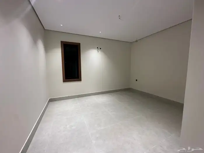 شقه ارضيه للبيع حي الاخضر من 6 غرف وصاله وحوش وسيع 3