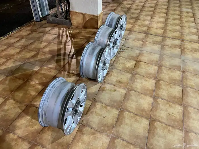 للبيع  طقم جنوط لاندكروزر أصلية وكالة 2