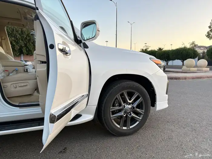 جيب لكزس 2015 سعودي مخزن 10