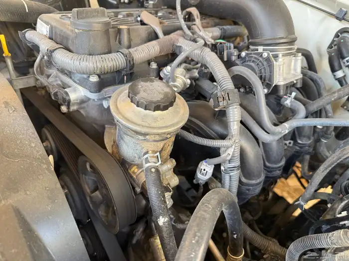 هايلوكس دبل غمارتين المديل 2012 قير عادي خليجي وكالة 81