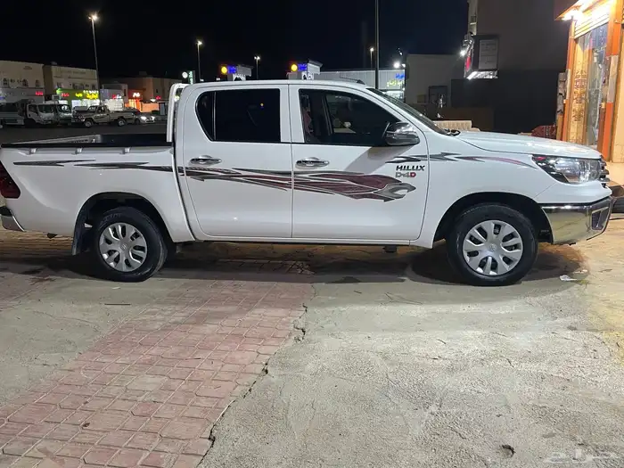 هايلوكس مديل 2023 ديزل بمهد الذهب 6