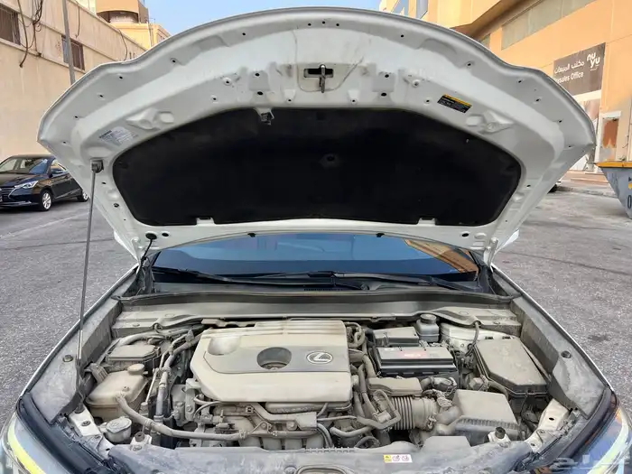 لكزس UX200م ديل 2019 فل 44