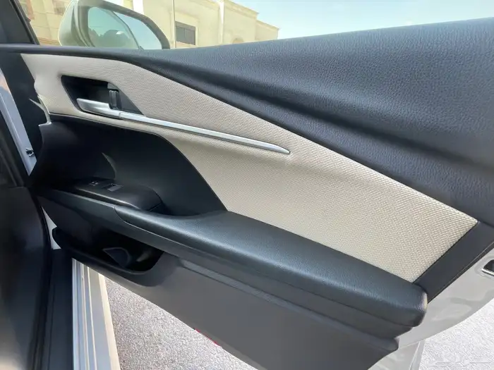 تويوتا- كامري-2025- استاندر-E- اصفار- بنزين-صادر لوحات 24