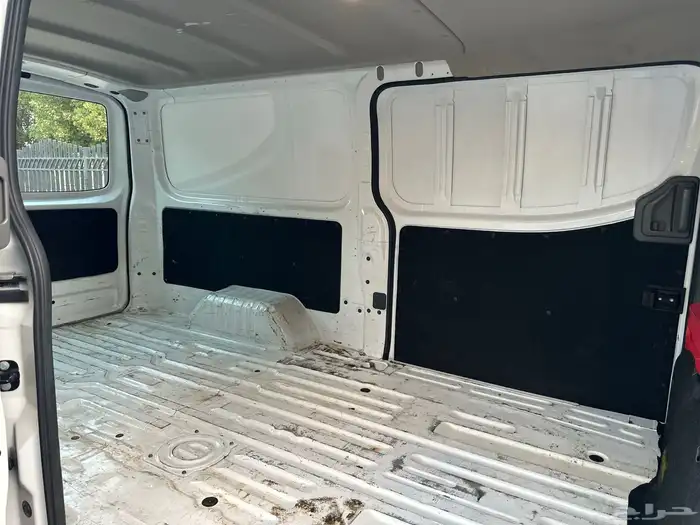 نيسان باص بضاعه موديل 2020 سعودي قير عادي ديزل 10