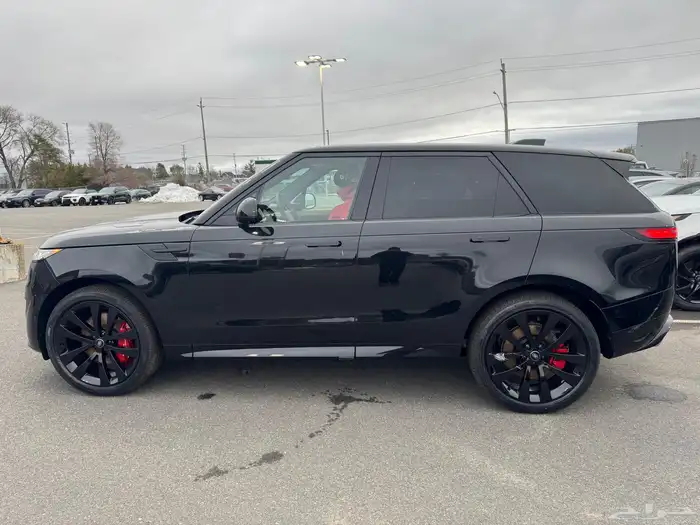 للبيع رانج روفر سبورت 2025 - V8 اصفارر وارد كندا 0