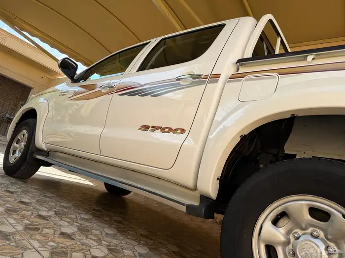 هايلوكس دبل غمارتين المديل 2012 قير عادي خليجي وكالة 7