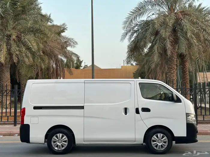 نيسان باص بضاعه موديل 2020 سعودي قير عادي ديزل 2
