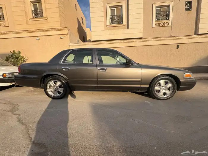 كراون فكتوريا P71 2006 ماشي 89 2