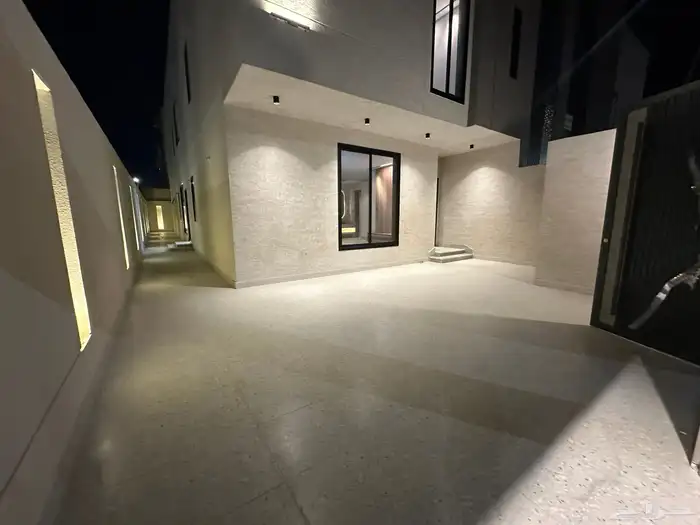 شقه ارضيه للبيع حي الاخضر من 6 غرف وصاله وحوش وسيع 0