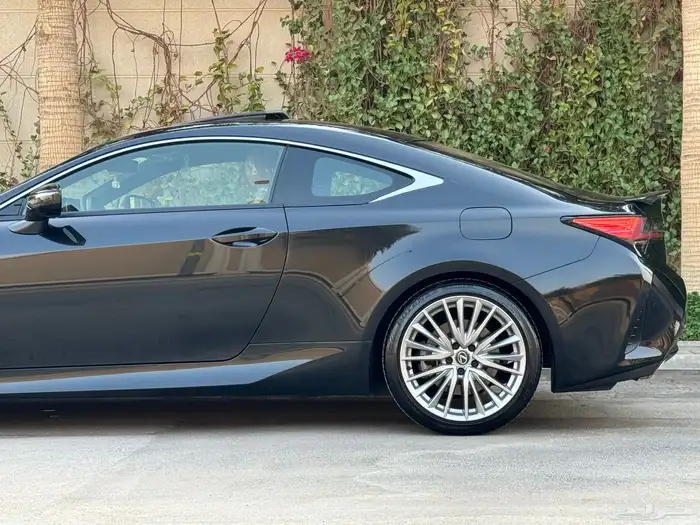 لكزس RC 350 موديل 2023 فل كامل ممشى 16 الف تشيكات وكاله 55