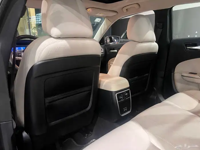 كرايزلر 2016 V6 ( بحالة ممتازة ) 5