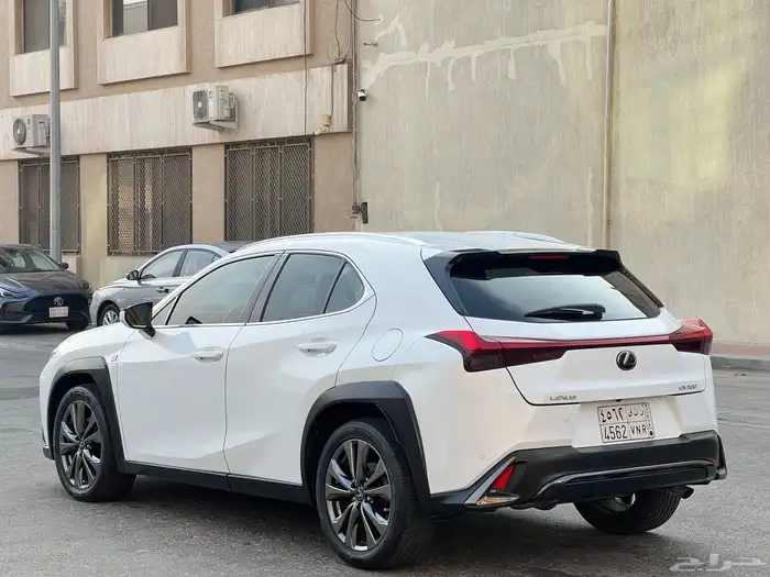 لكزس UX200م ديل 2019 فل 7