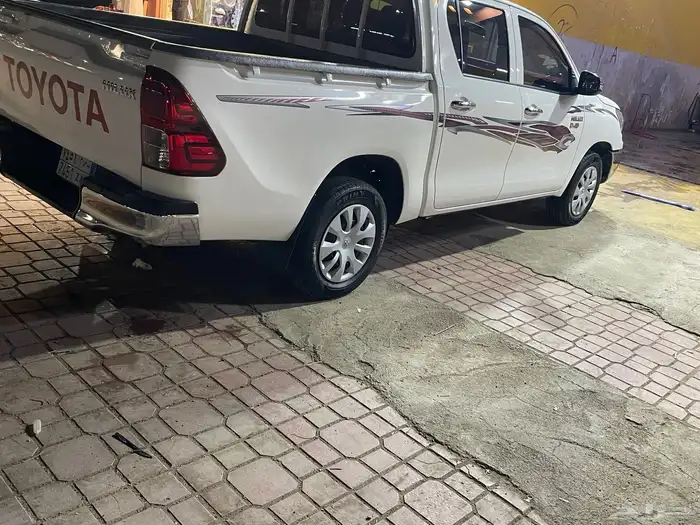 هايلوكس مديل 2023 ديزل بمهد الذهب 5