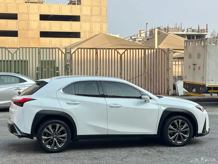 لكزس UX200م ديل 2019 فل 12