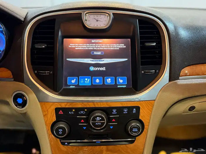 كرايزلر 2014 C300 (( بحالة ممتازة )) 22