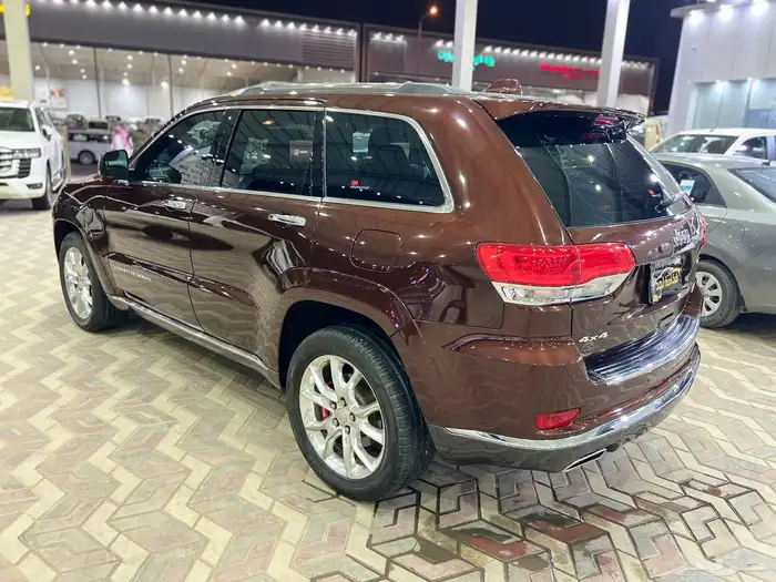 جيب شيروكي جراند 2015 فل كامل سعودي ماشي 139 الف 4