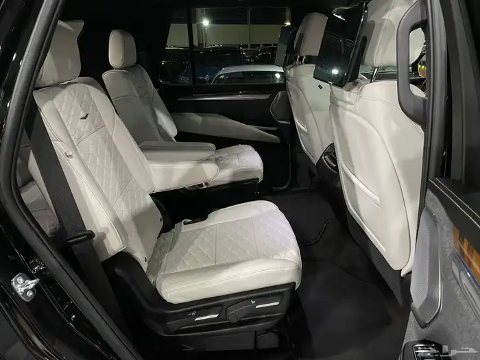 كاديلاك اسكاليد 2025 بلاتينيوم عداد (6 الاف) قمه بالنظافه 17