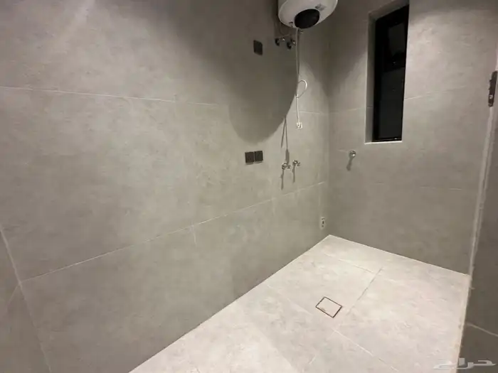 شقه ارضيه للبيع حي الاخضر من 6 غرف وصاله وحوش وسيع 1