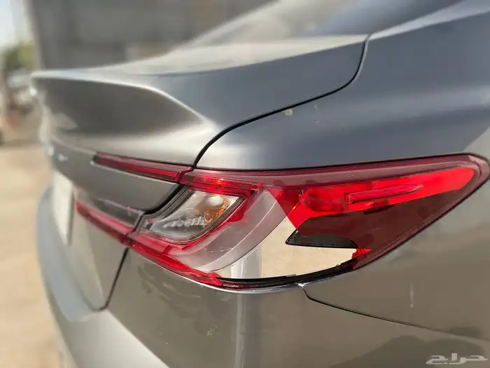 اسطب ركن يمين جهة الراكب المعاون مكسور القزازه فقط 0