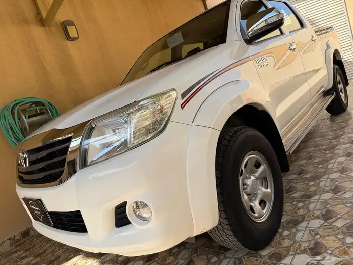 هايلوكس دبل غمارتين المديل 2012 قير عادي خليجي وكالة 24