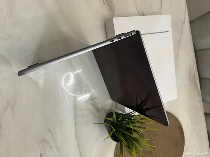 للبيع ماك بوك اير m2 2022 تم شرائه من stc 2