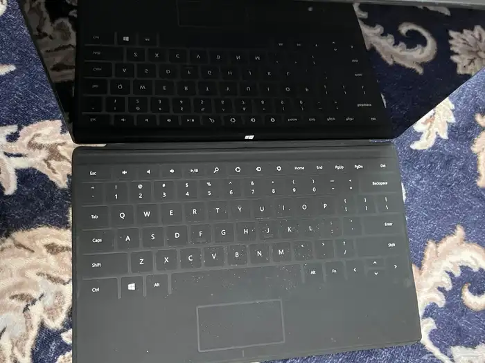 للبيع جهاز Surface Pro   نسخة Windows 8 Pro بسعة 128GB 1
