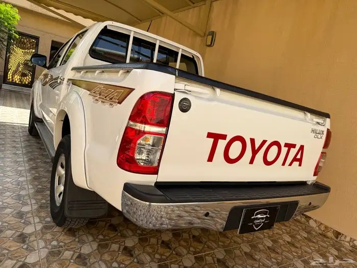 هايلوكس دبل غمارتين المديل 2012 قير عادي خليجي وكالة 1