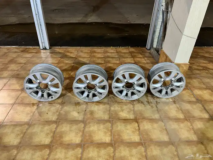 للبيع  طقم جنوط لاندكروزر أصلية وكالة 0