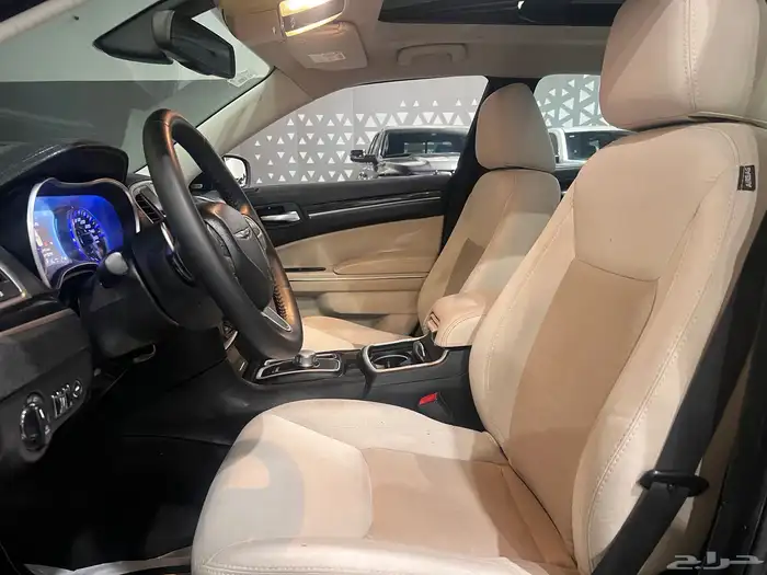 كرايزلر 2016 V6 ( بحالة ممتازة ) 4