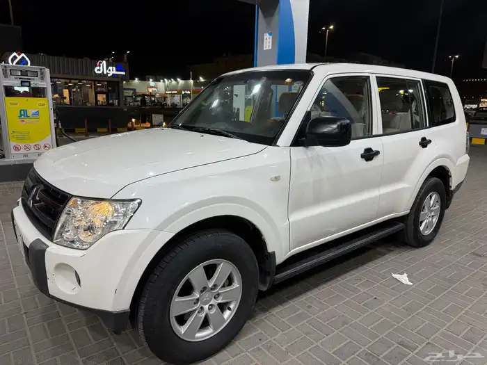 للبيع باجيرو قير عادي مكينه3800 2