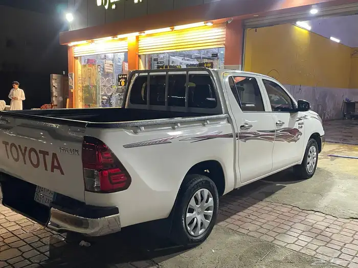 هايلوكس مديل 2023 ديزل بمهد الذهب 7