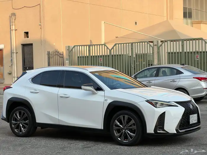 لكزس UX200م ديل 2019 فل 17