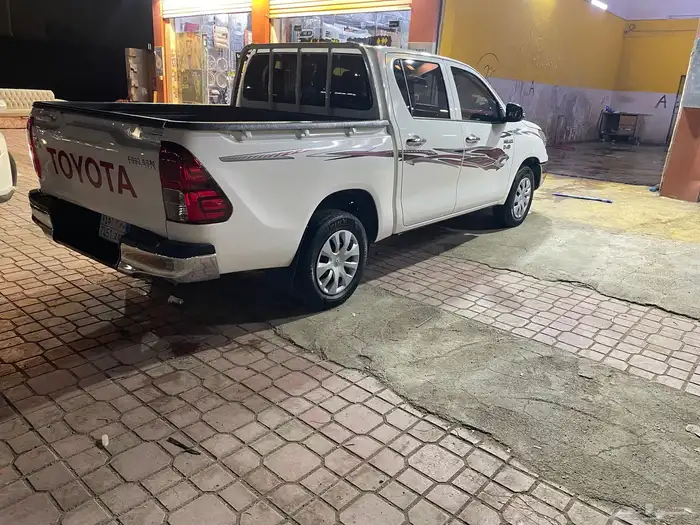 هايلوكس مديل 2023 ديزل بمهد الذهب 3