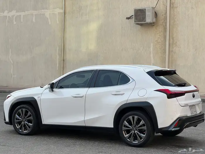 لكزس UX200م ديل 2019 فل 8