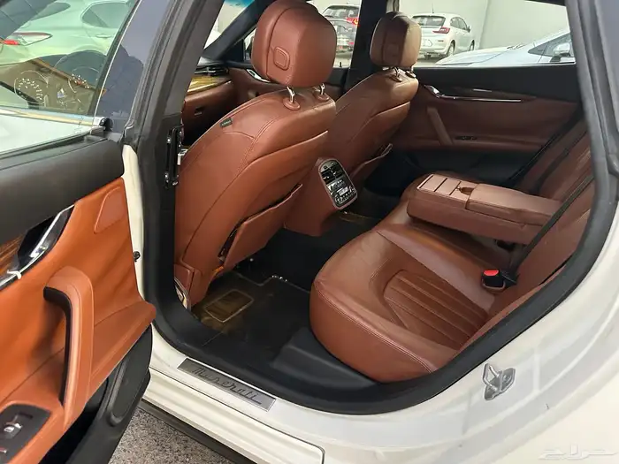 ميزراتي كواتربورتي ( المكينة الحمراء ) 8