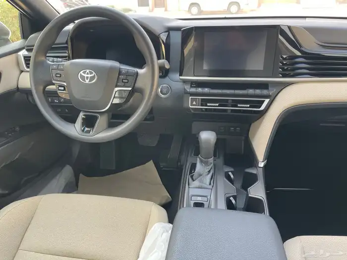 تويوتا- كامري-2025- استاندر-E- اصفار- بنزين-صادر لوحات 36