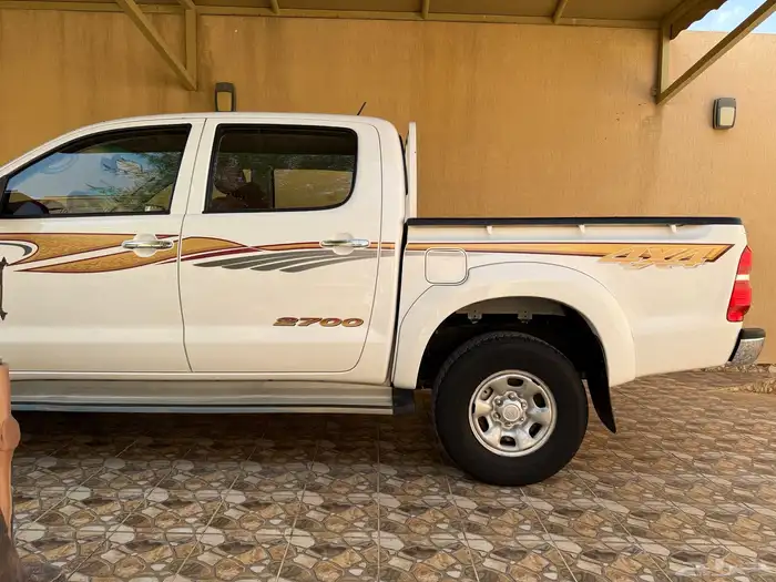 هايلوكس دبل غمارتين المديل 2012 قير عادي خليجي وكالة 13