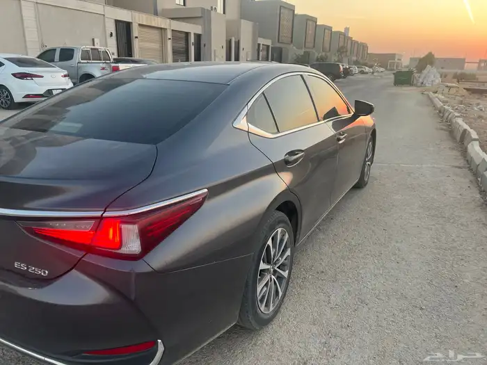لكزس es250 2023 للتنازل او التقبيل 4