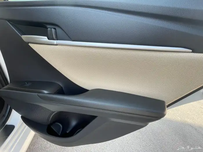 تويوتا- كامري-2025- استاندر-E- اصفار- بنزين-صادر لوحات 31